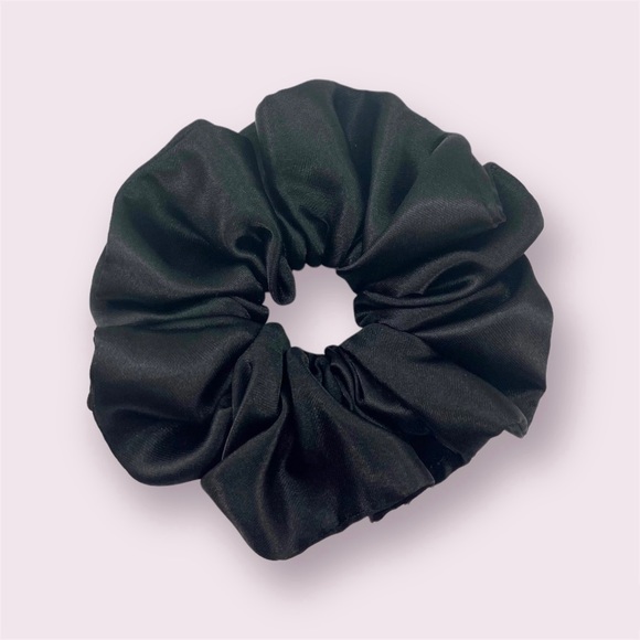 HANDMADE spiral satin scrunchie, black - Picture 1 of 4